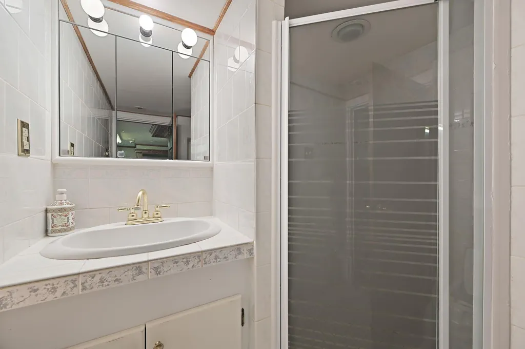 1215 14 Avenue SW Calgary AB T3C 0W1
