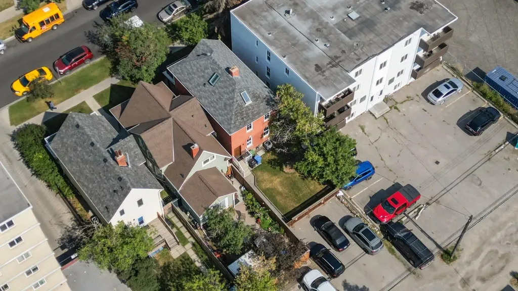 1215 14 Avenue SW Calgary AB T3C 0W1