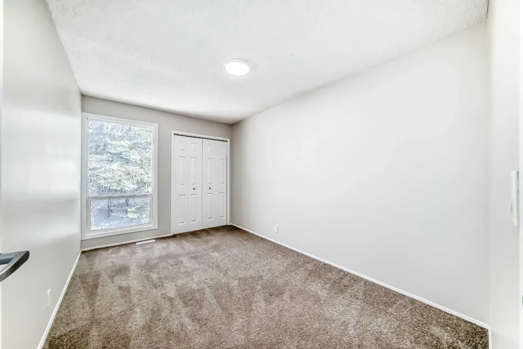 7205 4 Street NE Calgary AB T2K 5S3