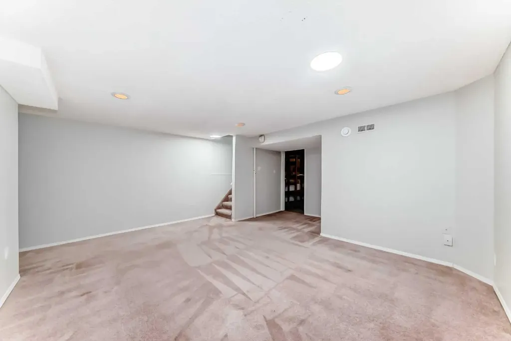 7205 4 Street NE Calgary AB T2K 5S3