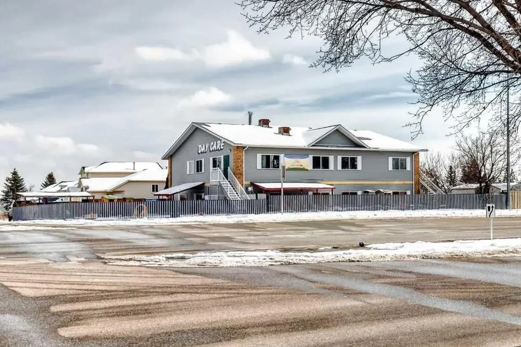7205 4 Street NE Calgary AB T2K 5S3