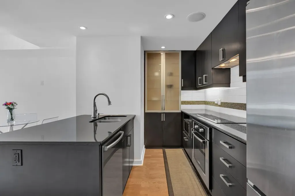 888 4 Avenue SW Calgary AB T2P0V2