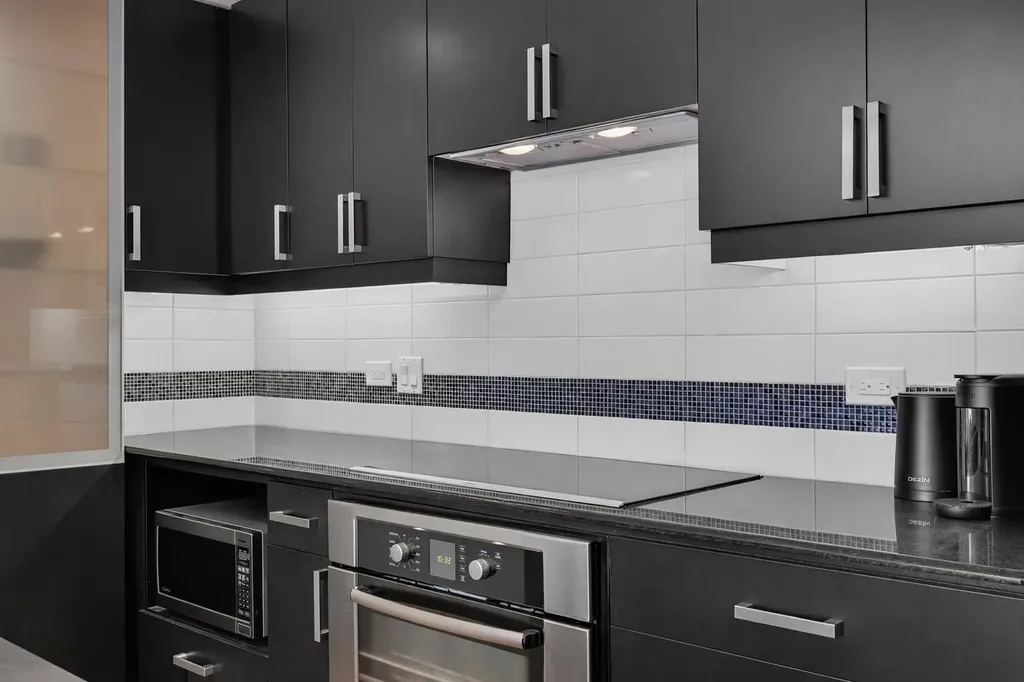 888 4 Avenue SW Calgary AB T2P0V2