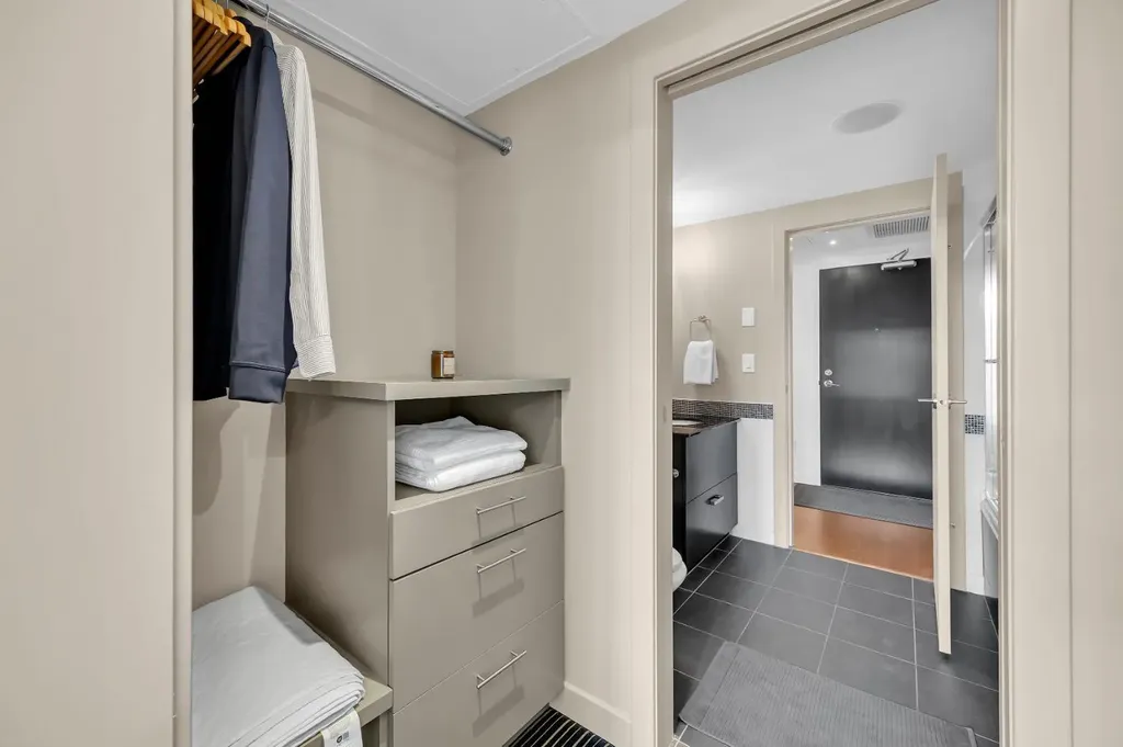 888 4 Avenue SW Calgary AB T2P0V2