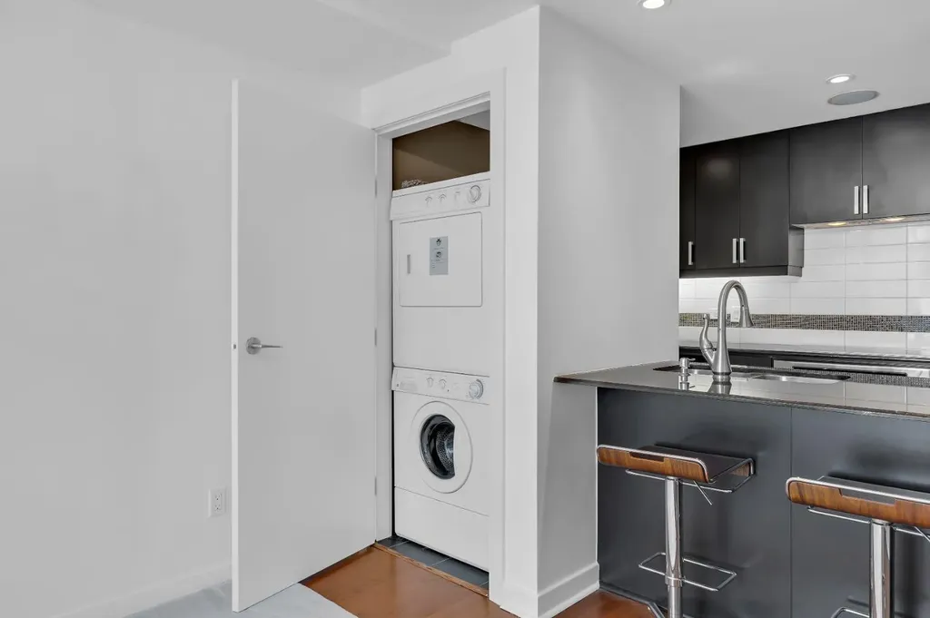 888 4 Avenue SW Calgary AB T2P0V2