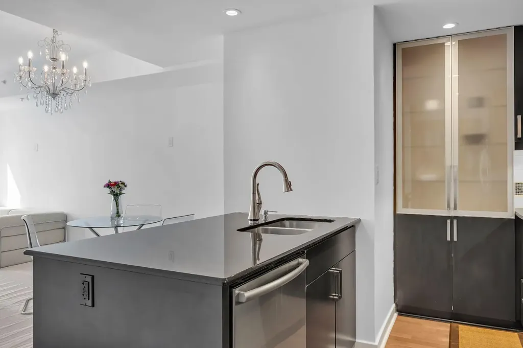 888 4 Avenue SW Calgary AB T2P0V2