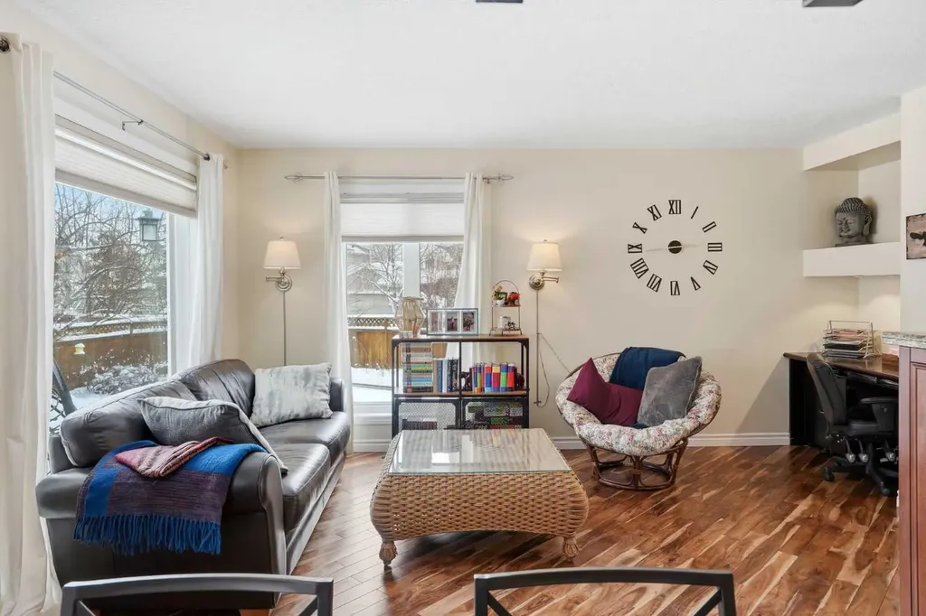 161 Douglas Glen Heath SE Calgary AB T2Z 2N1