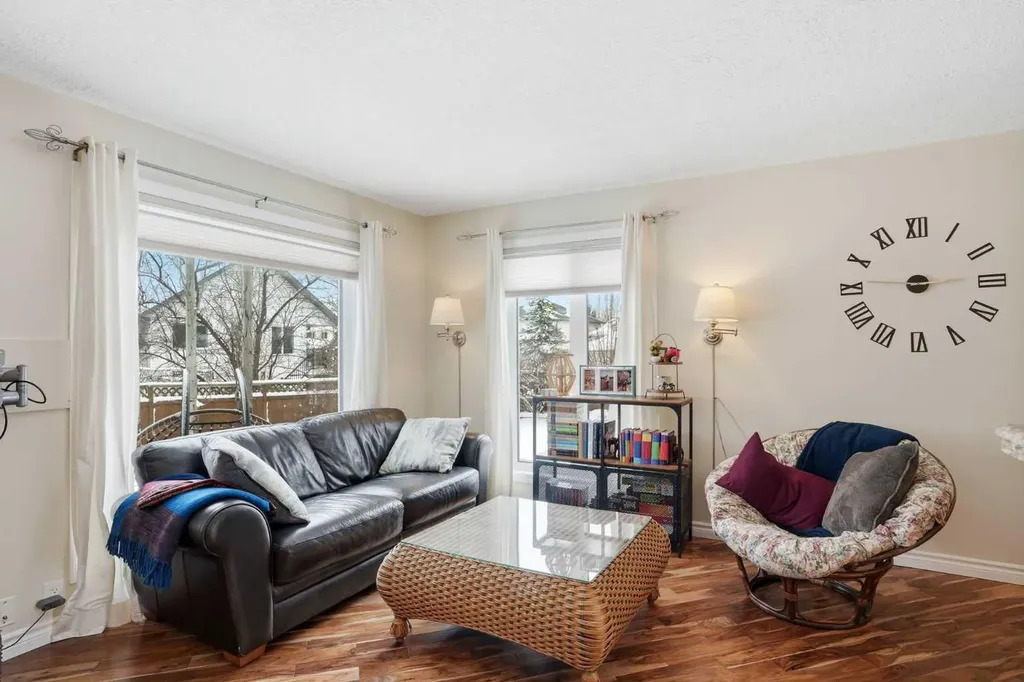 161 Douglas Glen Heath SE Calgary AB T2Z 2N1