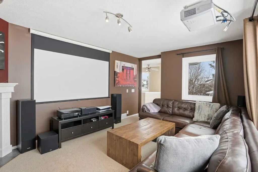 161 Douglas Glen Heath SE Calgary AB T2Z 2N1