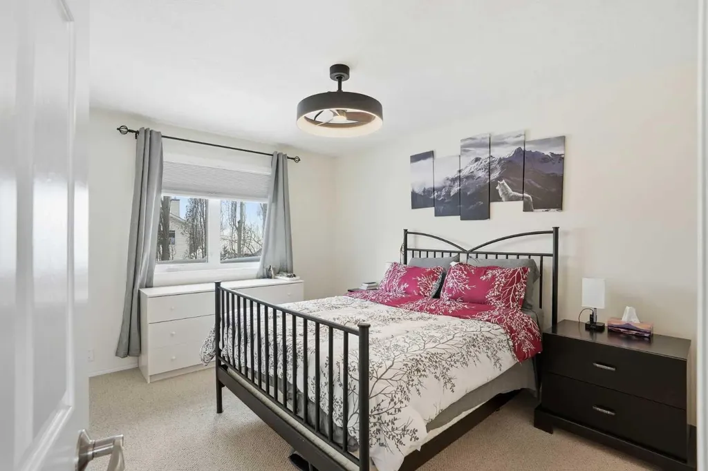161 Douglas Glen Heath SE Calgary AB T2Z 2N1