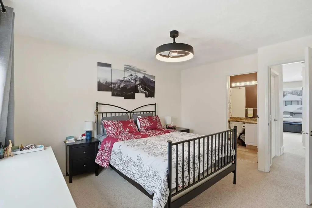 161 Douglas Glen Heath SE Calgary AB T2Z 2N1