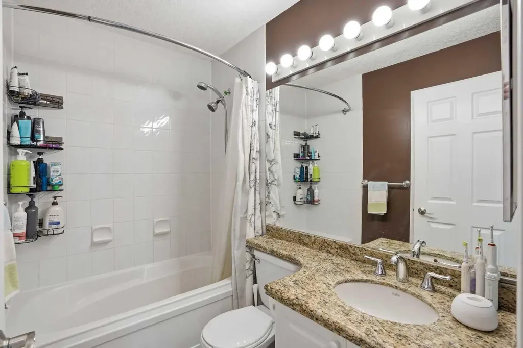 161 Douglas Glen Heath SE Calgary AB T2Z 2N1