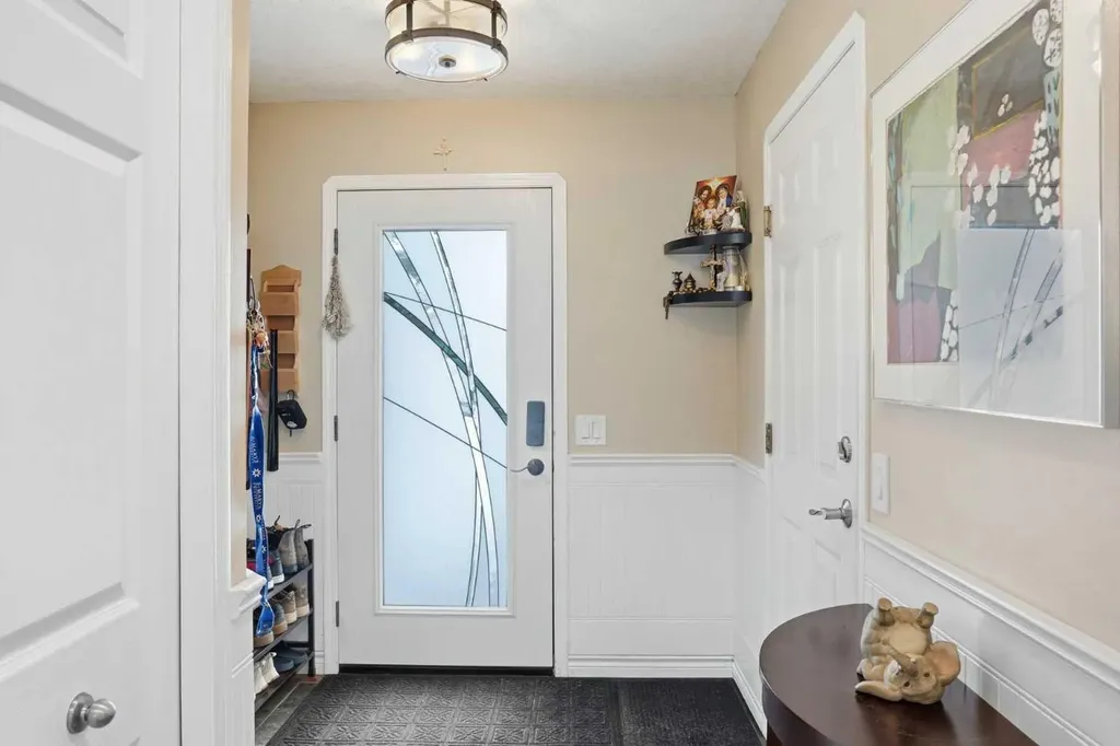 161 Douglas Glen Heath SE Calgary AB T2Z 2N1