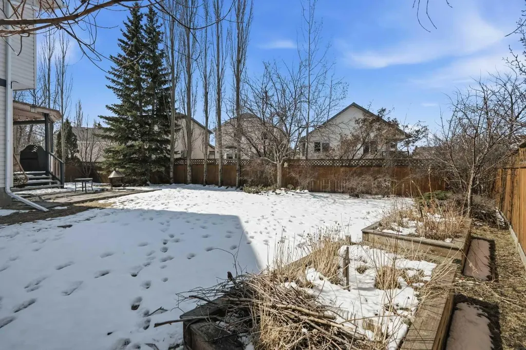 161 Douglas Glen Heath SE Calgary AB T2Z 2N1