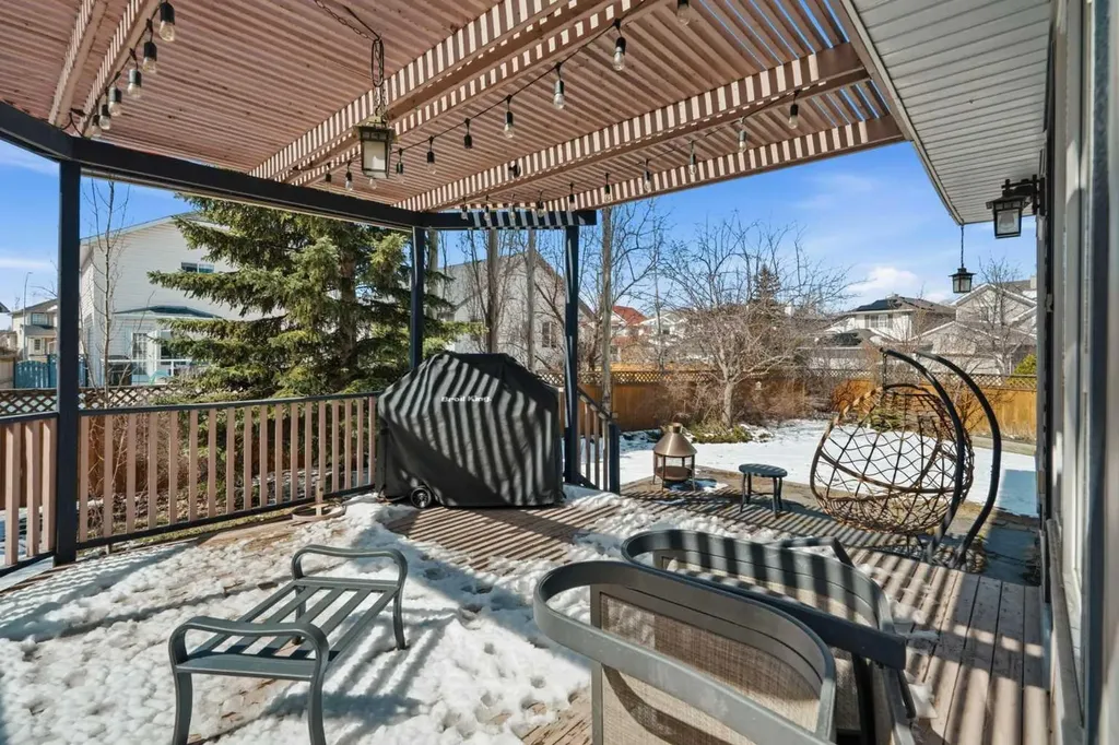 161 Douglas Glen Heath SE Calgary AB T2Z 2N1