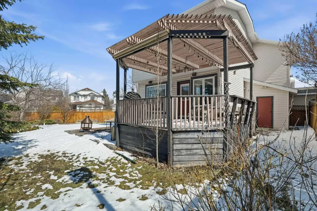 161 Douglas Glen Heath SE Calgary AB T2Z 2N1