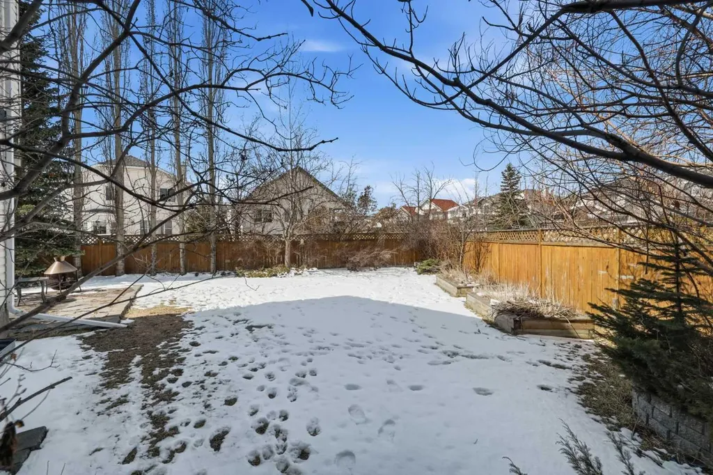161 Douglas Glen Heath SE Calgary AB T2Z 2N1