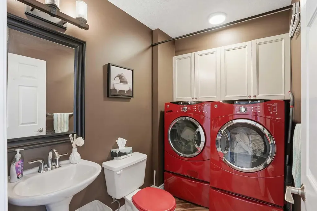 161 Douglas Glen Heath SE Calgary AB T2Z 2N1