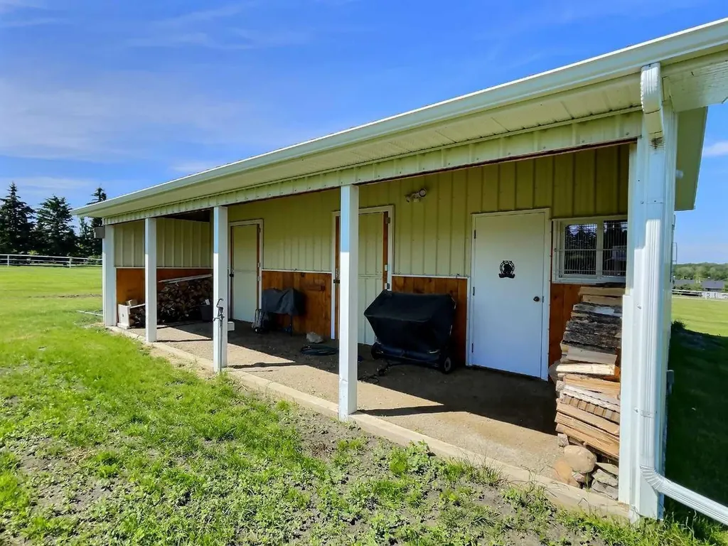 392 Township Road Rural Red Deer County AB T4S 1R7