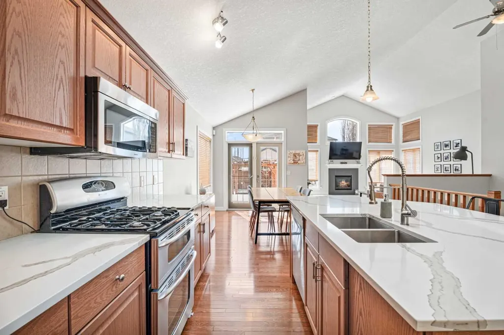611 Cavendish Beach Bay Chestermere AB T1X 1H9