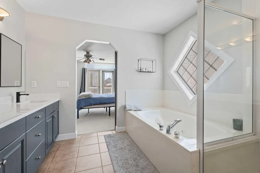 611 Cavendish Beach Bay Chestermere AB T1X 1H9