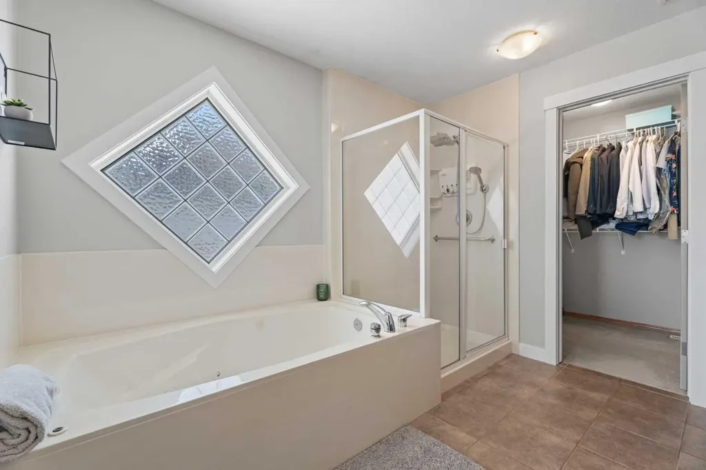 611 Cavendish Beach Bay Chestermere AB T1X 1H9