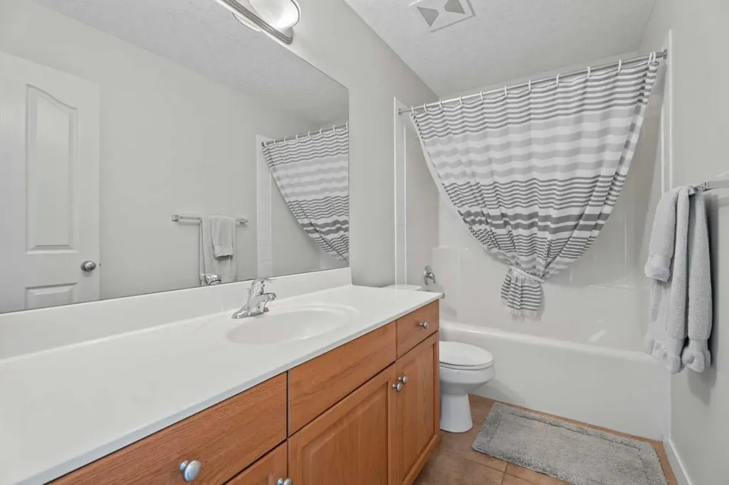 611 Cavendish Beach Bay Chestermere AB T1X 1H9