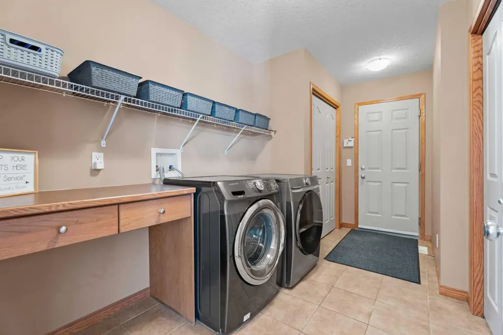 611 Cavendish Beach Bay Chestermere AB T1X 1H9