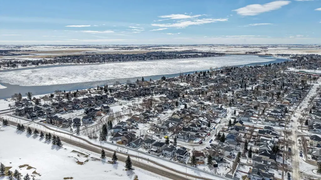 611 Cavendish Beach Bay Chestermere AB T1X 1H9