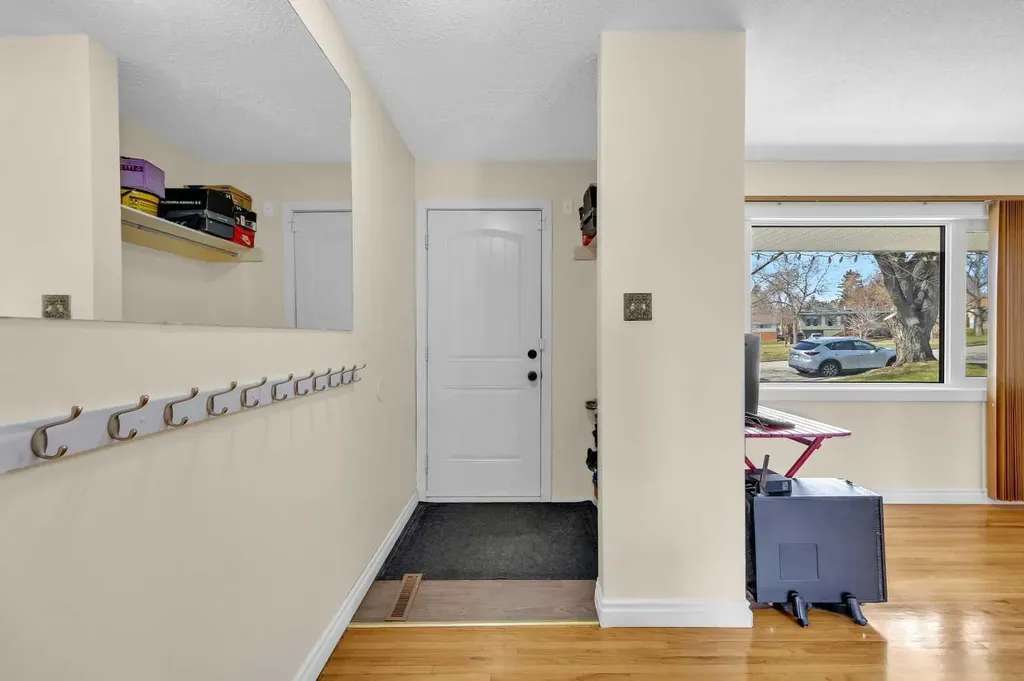5008 2 Street NW Calgary AB t2k0z3