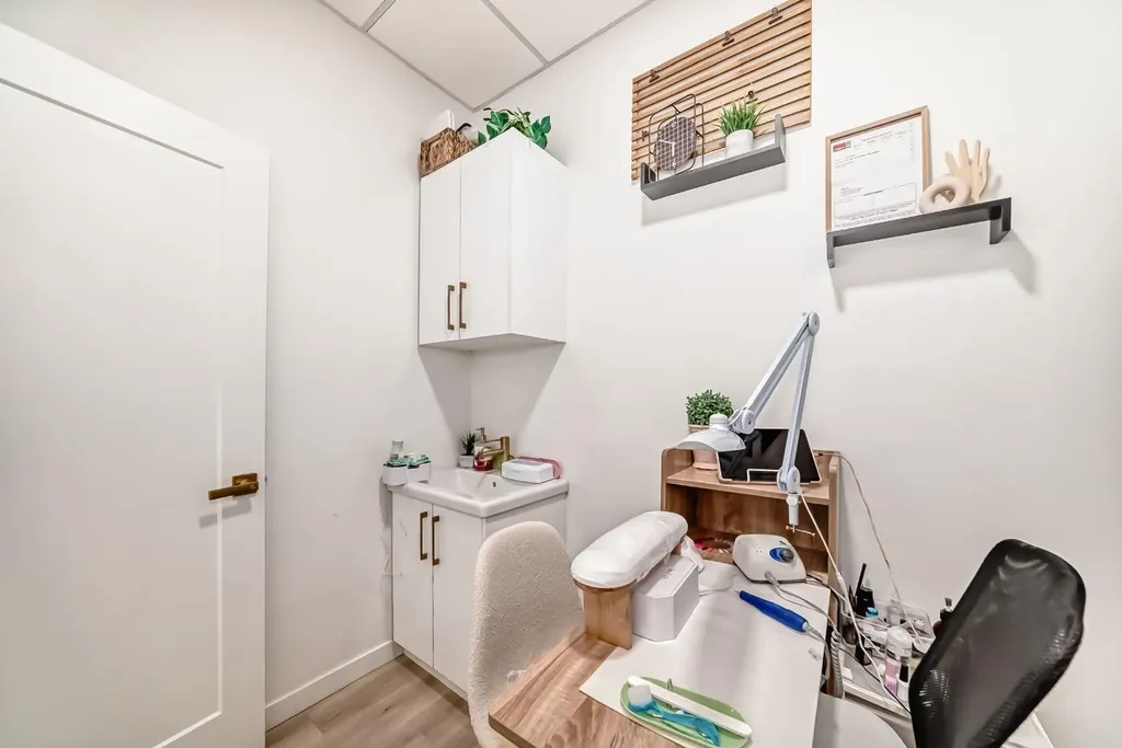 1015 Centre Street NW Calgary AB T2E 2P8