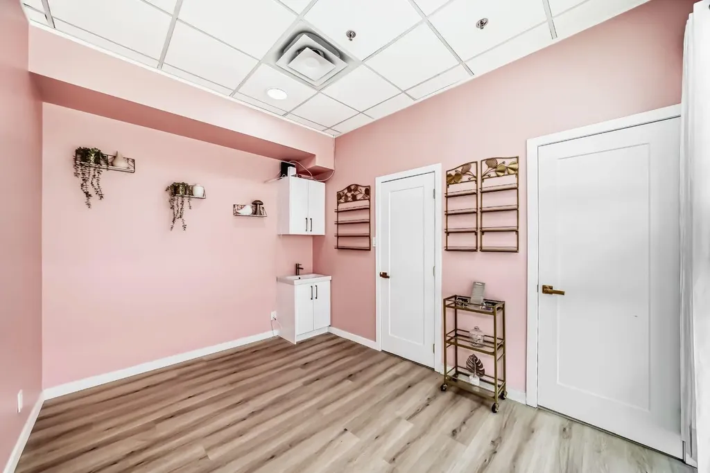 1015 Centre Street NW Calgary AB T2E 2P8