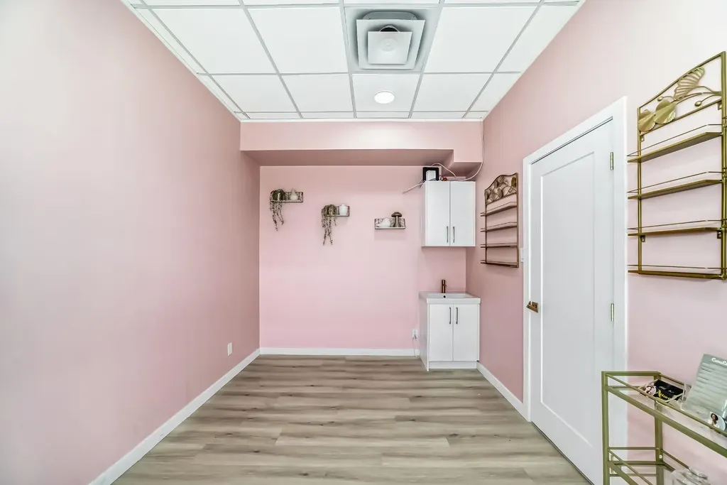 1015 Centre Street NW Calgary AB T2E 2P8