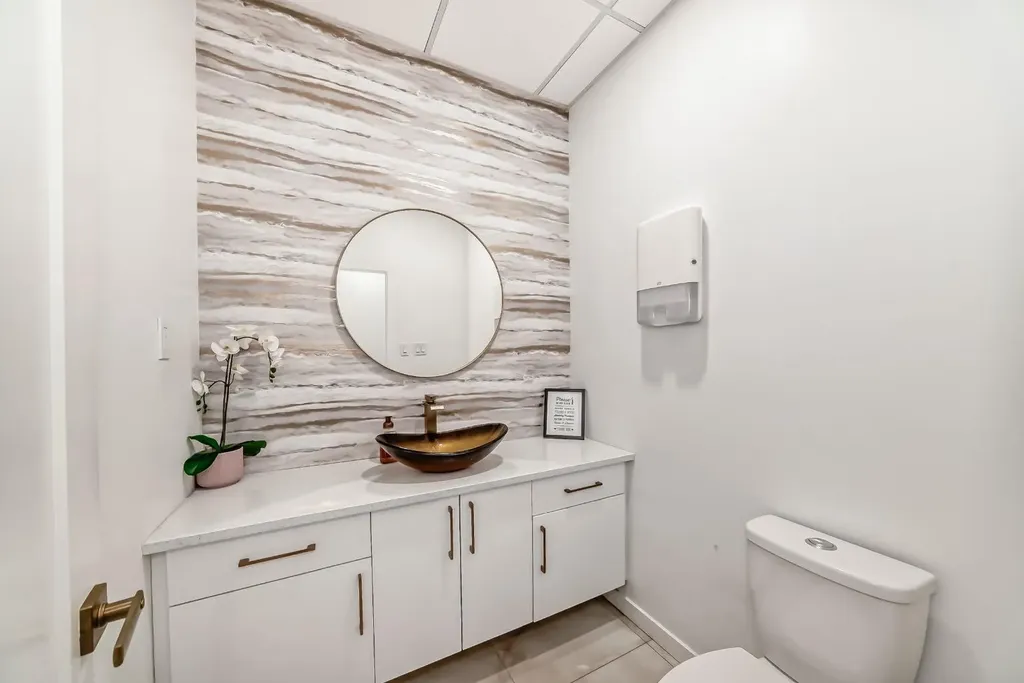 1015 Centre Street NW Calgary AB T2E 2P8