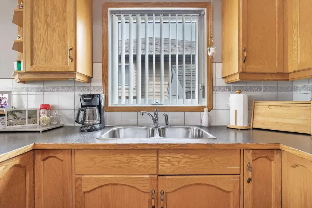 27 Upland Manor Brooks AB T1R 1L4