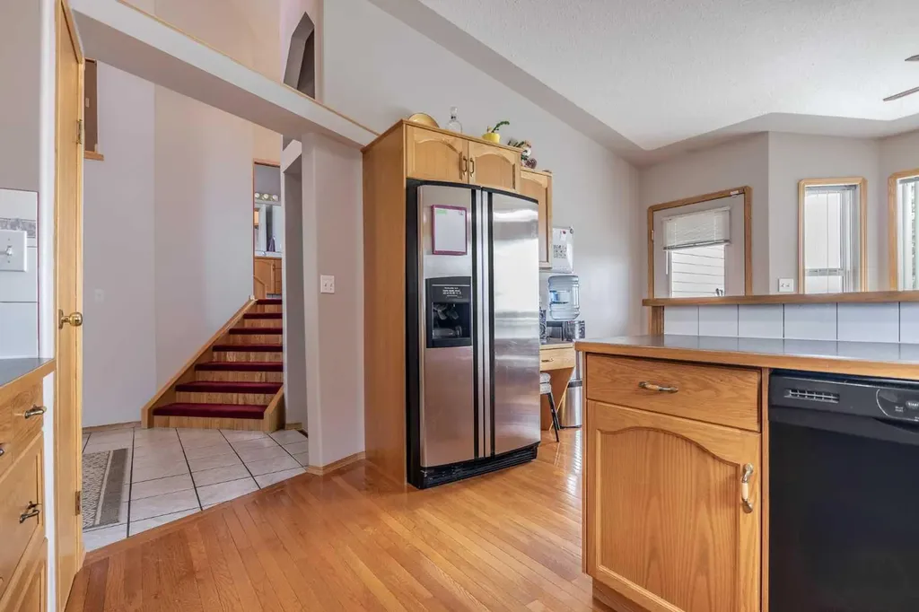 27 Upland Manor Brooks AB T1R 1L4
