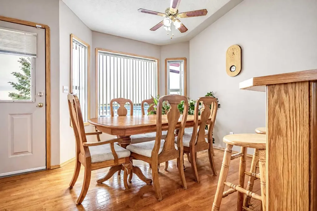 27 Upland Manor Brooks AB T1R 1L4