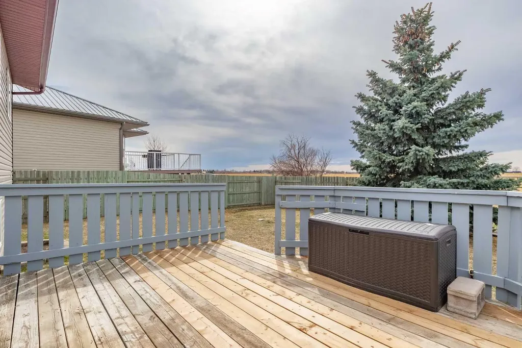 27 Upland Manor Brooks AB T1R 1L4