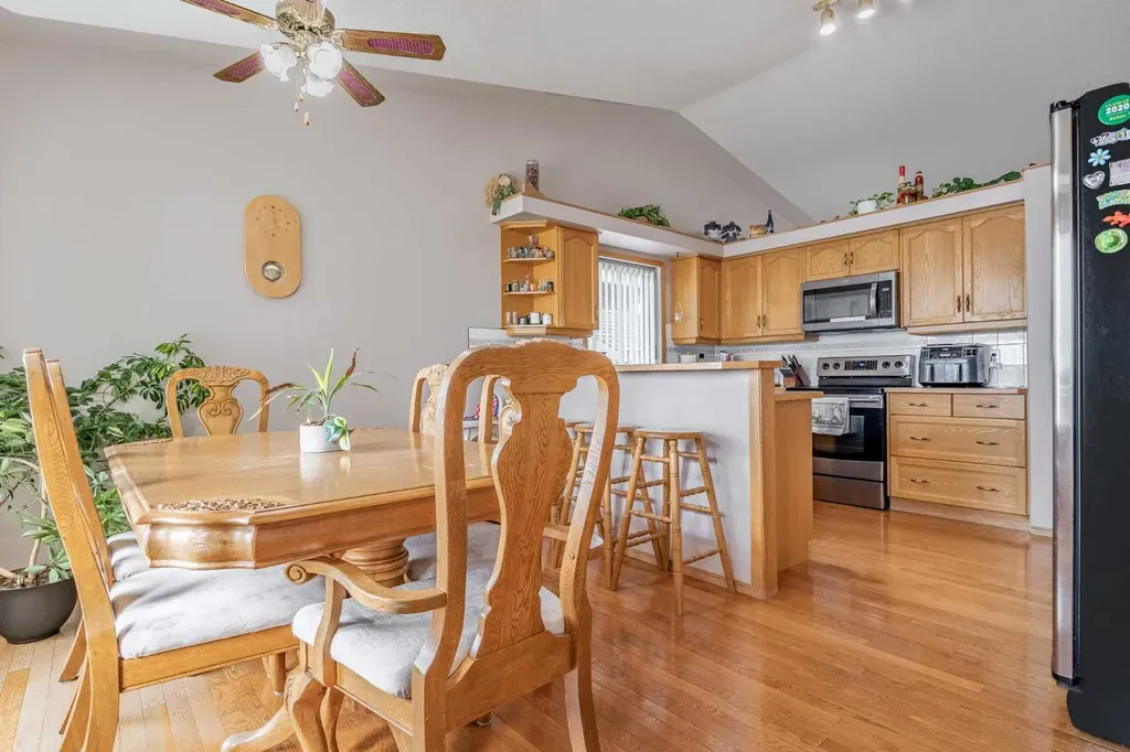 27 Upland Manor Brooks AB T1R 1L4