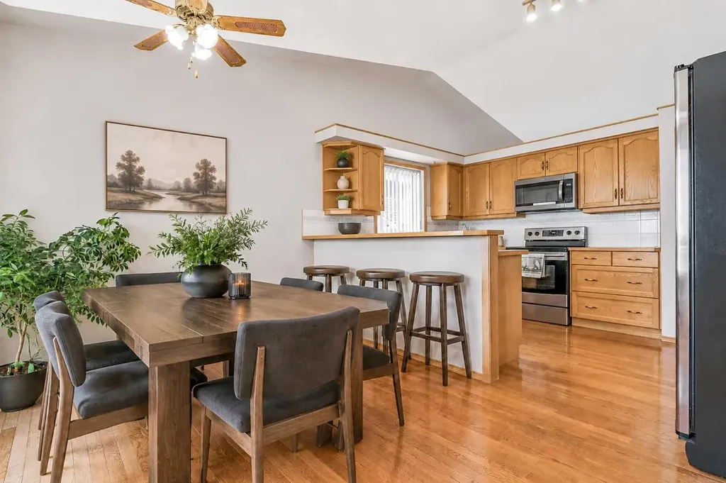 27 Upland Manor Brooks AB T1R 1L4