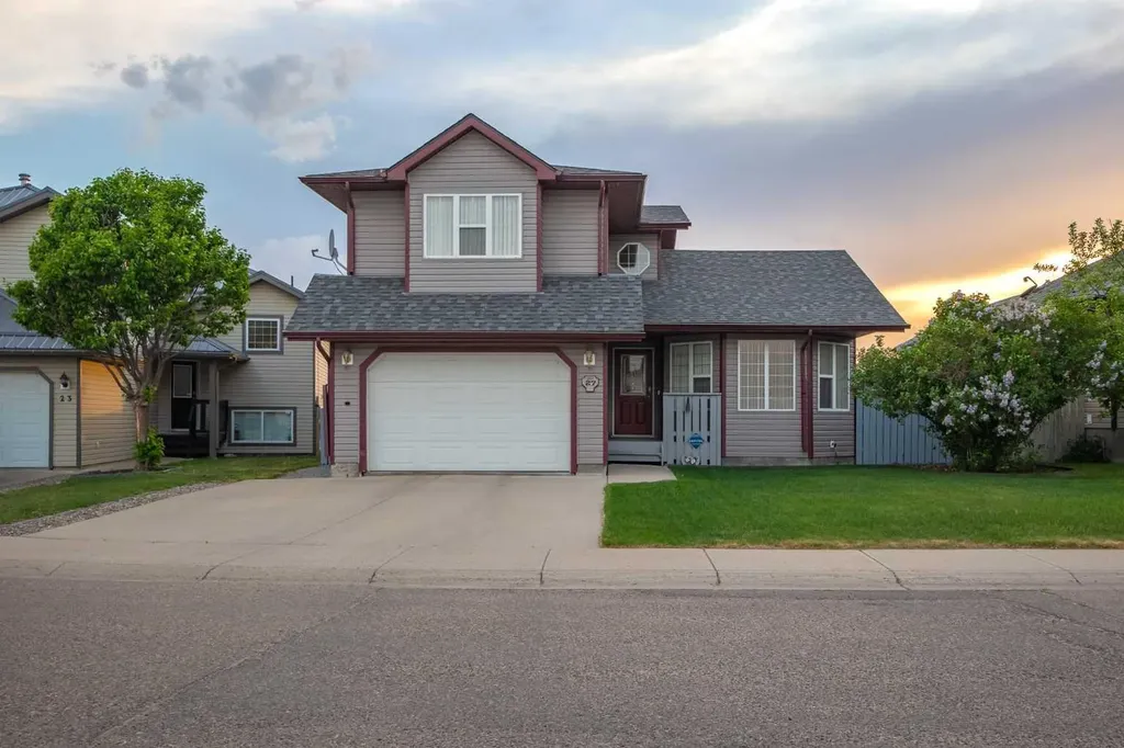 27 Upland Manor Brooks AB T1R 1L4
