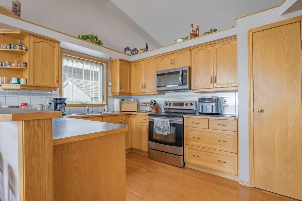 27 Upland Manor Brooks AB T1R 1L4