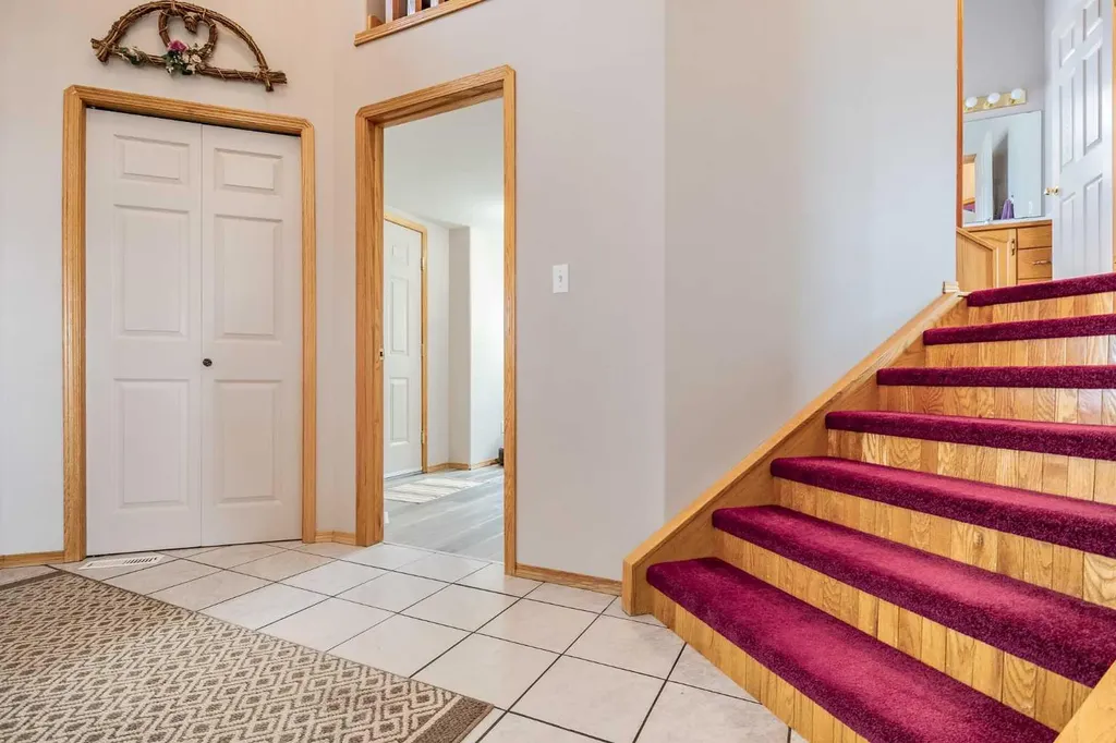 27 Upland Manor Brooks AB T1R 1L4