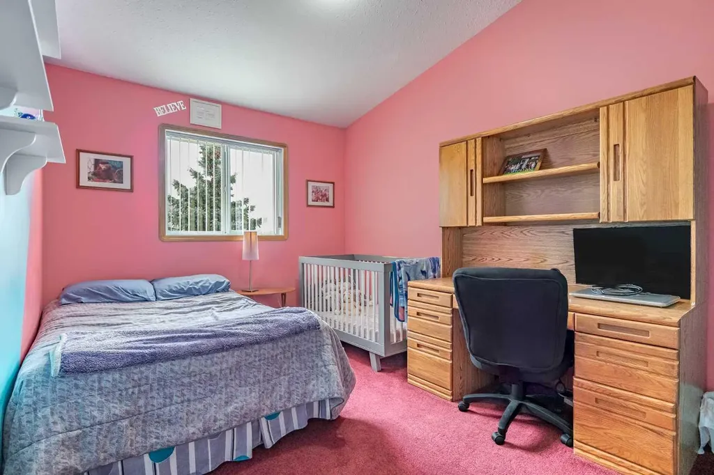27 Upland Manor Brooks AB T1R 1L4