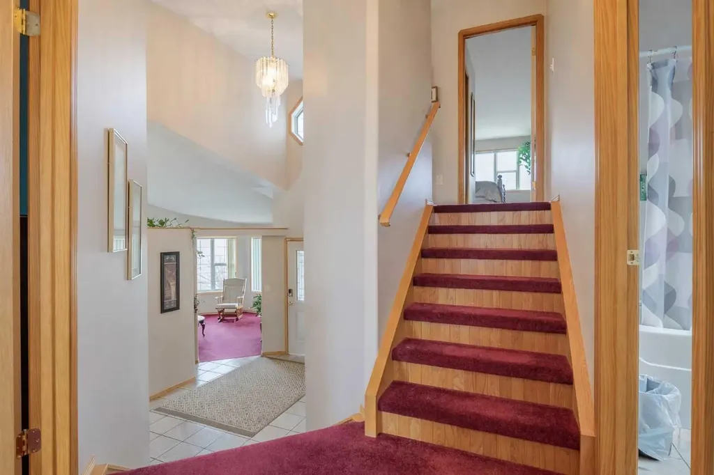 27 Upland Manor Brooks AB T1R 1L4