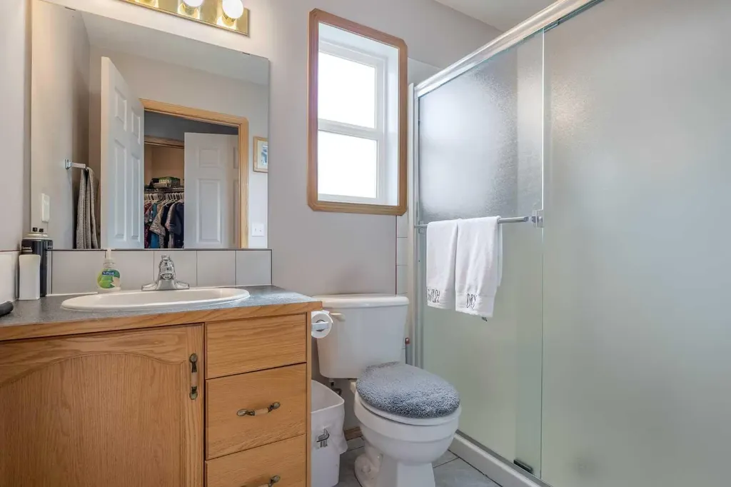 27 Upland Manor Brooks AB T1R 1L4