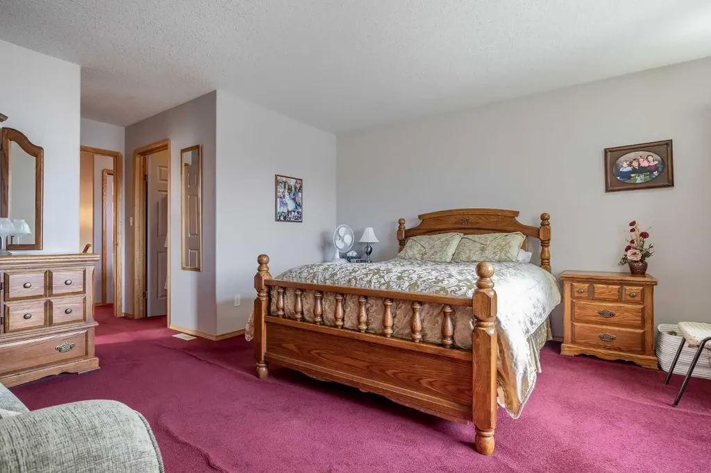 27 Upland Manor Brooks AB T1R 1L4