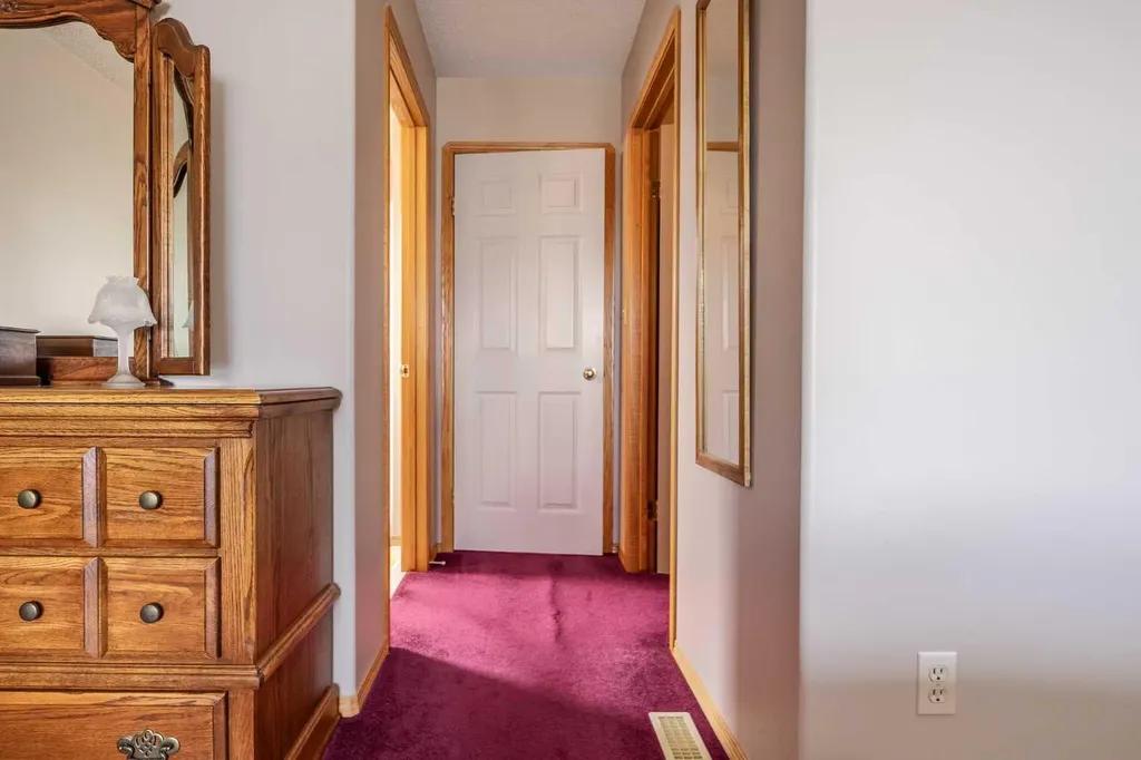 27 Upland Manor Brooks AB T1R 1L4