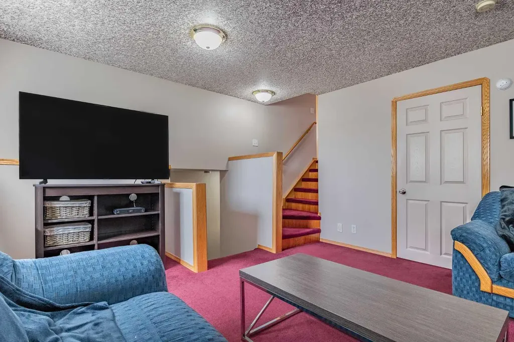 27 Upland Manor Brooks AB T1R 1L4
