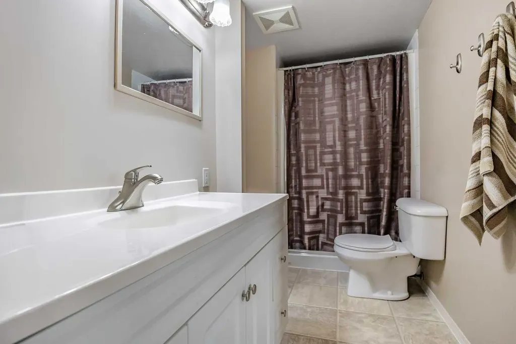 27 Upland Manor Brooks AB T1R 1L4